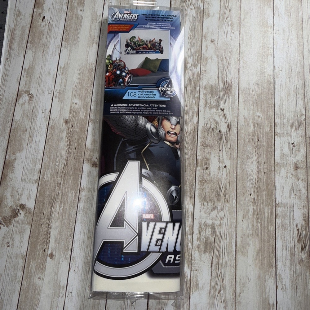 RoomMates Avengers Gallery Art Peel‎ and Stick Wall Mural RMK2240GM 108 Pieces
